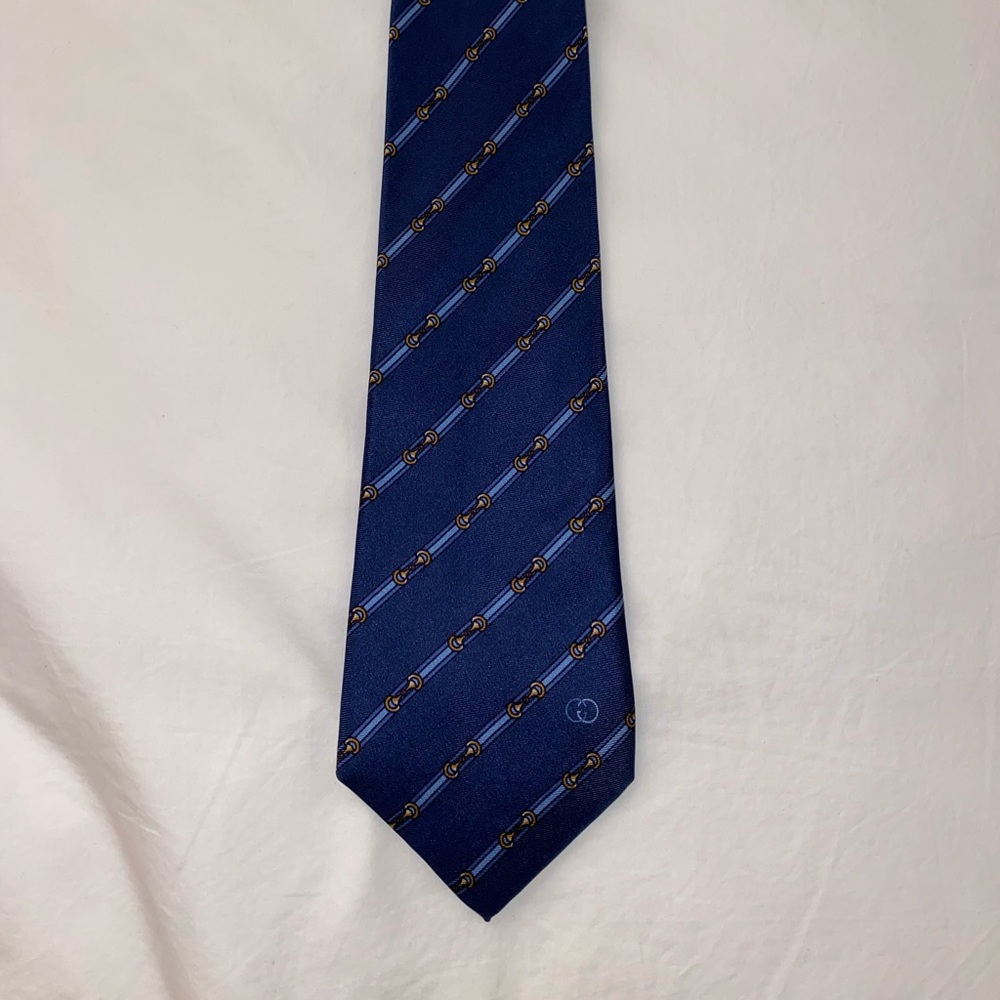 Vintage Gucci A Norma Della Legge 883-26-111973 men’s navy 100% silk tie